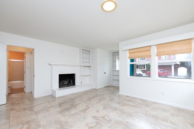 Building Photo - 3 Bedroom + 2 Bathroom Duplex | Silverstrand | Oxnard | Unfurnished