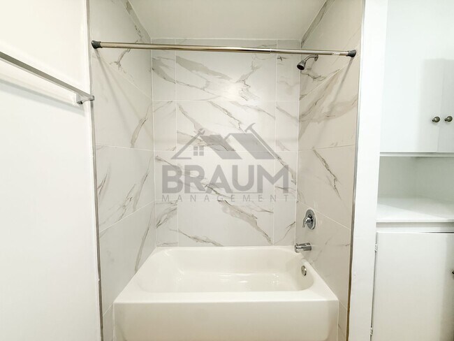 Building Photo - 6041 Whitsett Ave