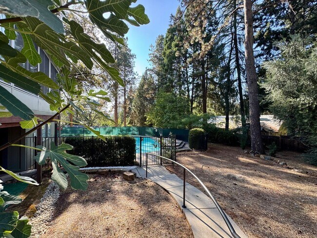 Building Photo - 16694 Marion Way