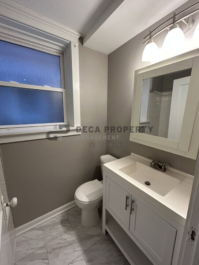 Building Photo - 6822 Waldemar Ave