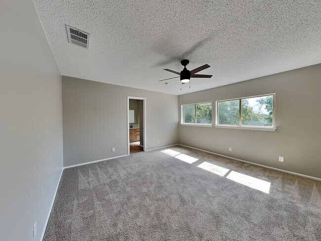 Building Photo - 8011 Manderly Pl