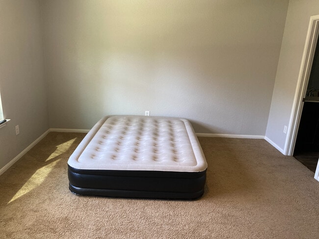 Building Photo - Room in House on Tilmon Ln