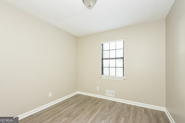 Building Photo - 1565 Island Way