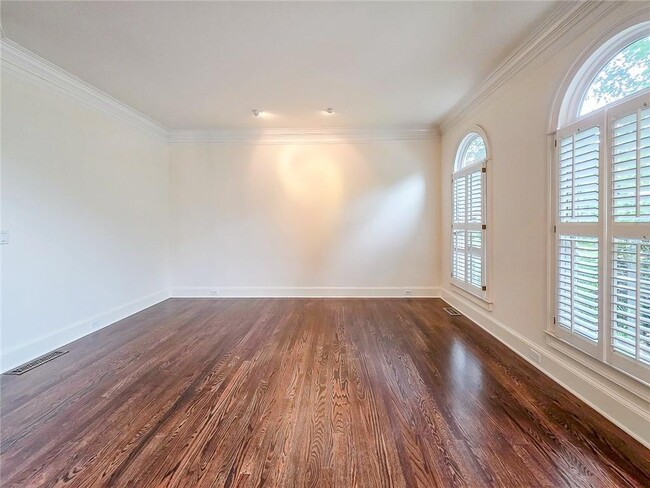 Building Photo - 2502 Oak Hill Overlook
