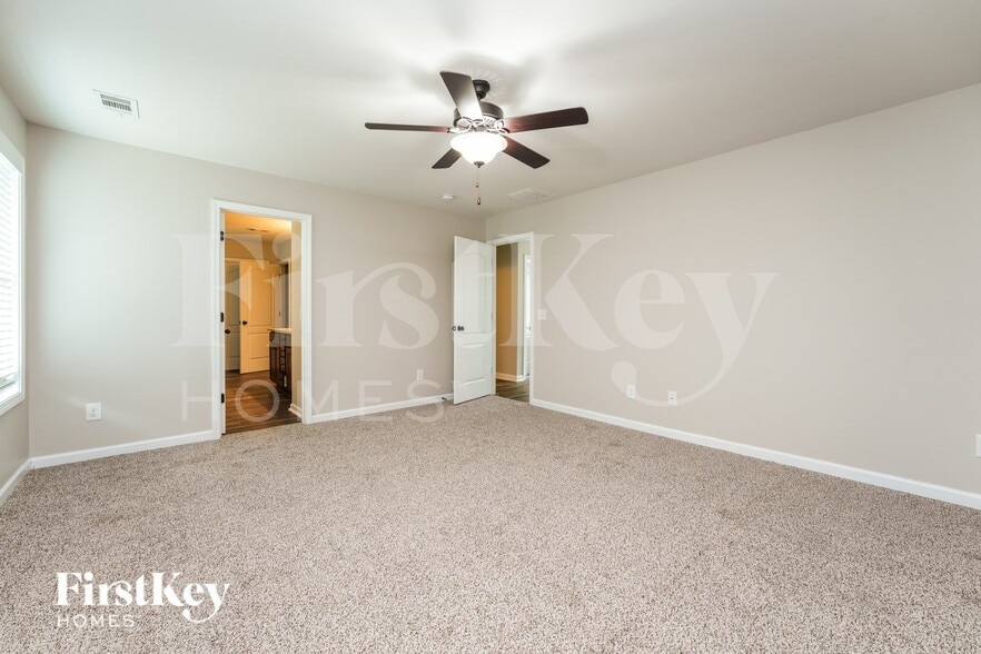 Building Photo - 819 Fairfield Dr