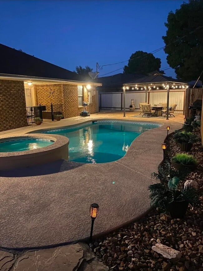 Building Photo - 514 Mission Arch Dr