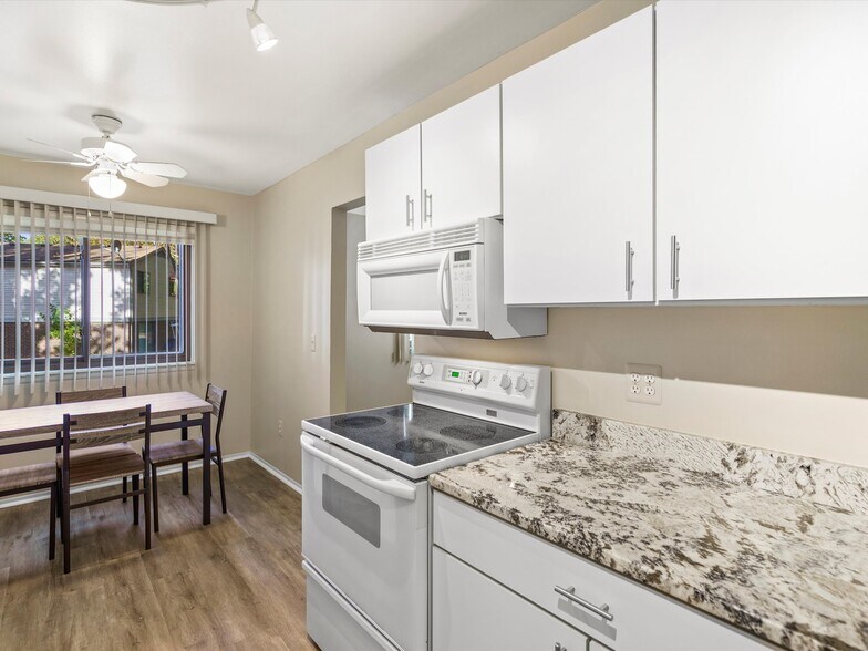 Building Photo - 26656 Farmbrook Villa Dr