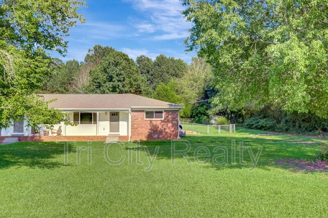 Building Photo - 214 Brooks Rd