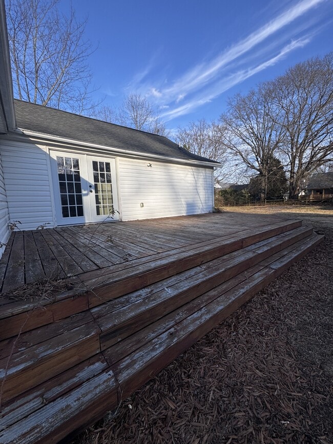 Building Photo - 616 Poplar Ave