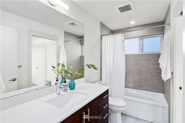 Building Photo - Modern & Chic Ballard Stand-Alone Home Nea...