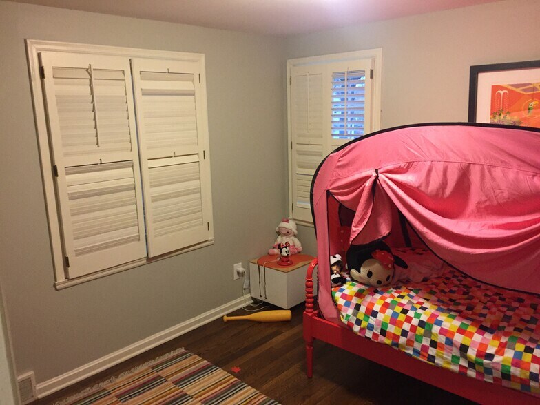 Building Photo - 2711 W 71st Terrace