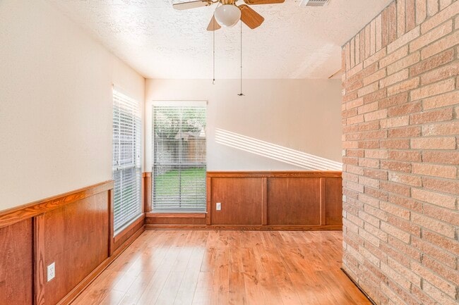 Building Photo - 22018 Kenlake Dr
