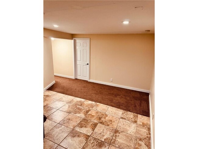 Building Photo - 115 E 58th St