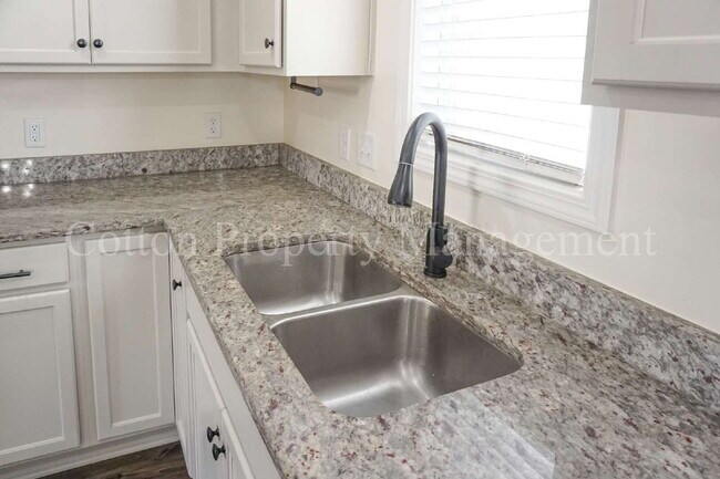 Building Photo - 9343 Cassadine Ct