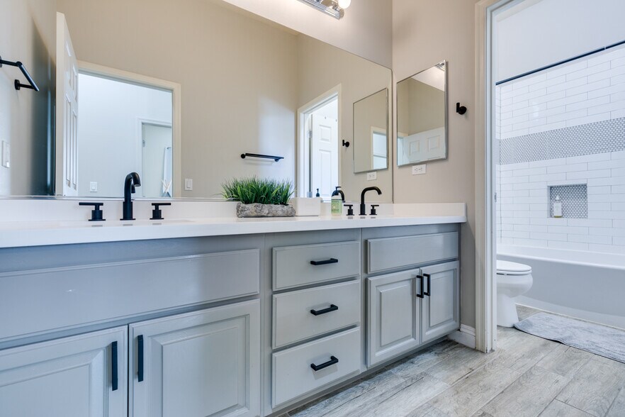 Building Photo - 65 Teahouse St