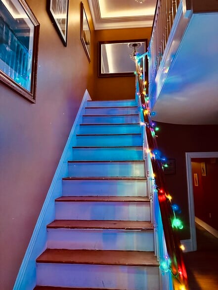 Building Photo - 231 Front St