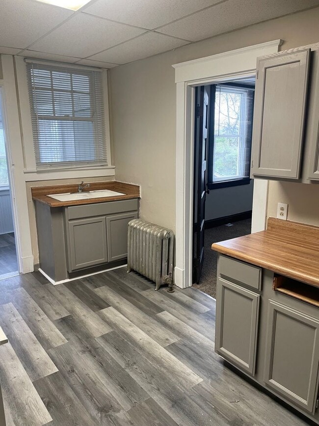 Building Photo - Charming Two Bedroom Gem in West Cincy!