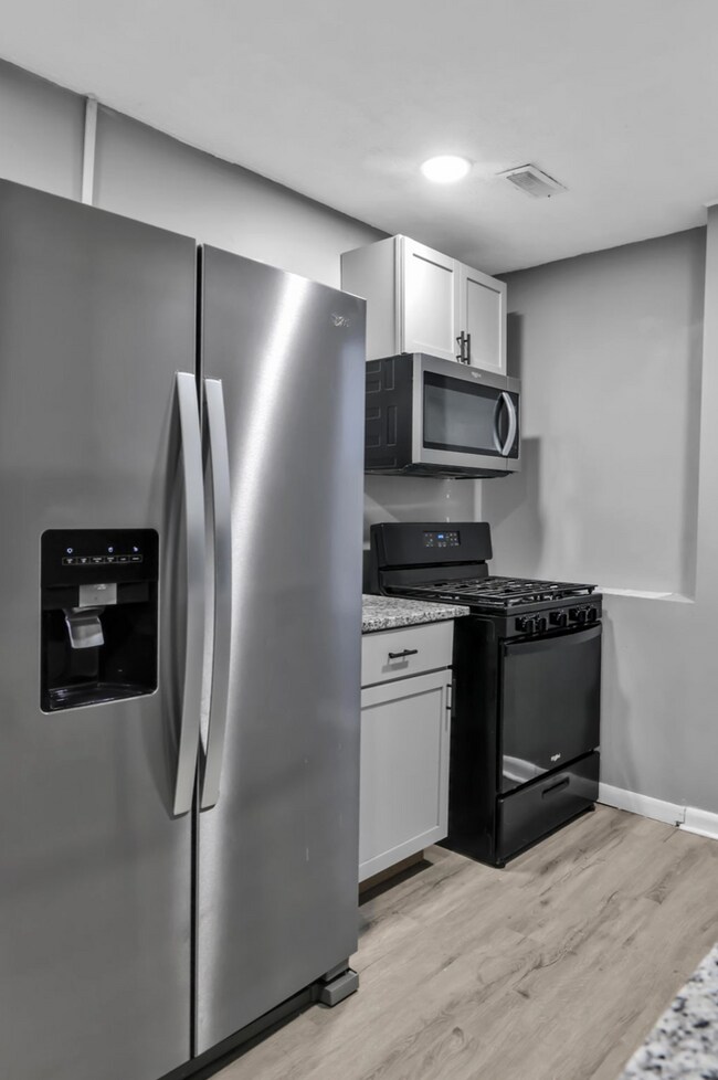 Building Photo - 1911 S 14th St