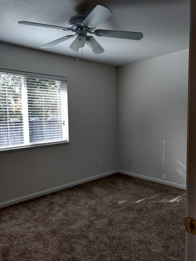 Building Photo - 7817 Clearview Dr