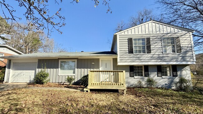 Primary Photo - 2004 Chambers Dr NE