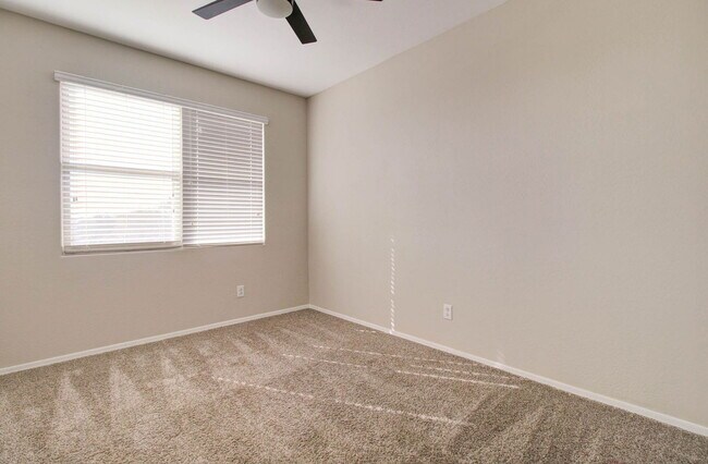 Building Photo - 42098 W Balsa Dr