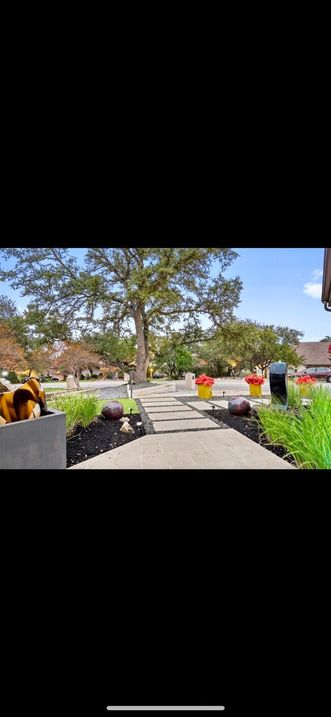 Building Photo - 303 Golf Crest Ln