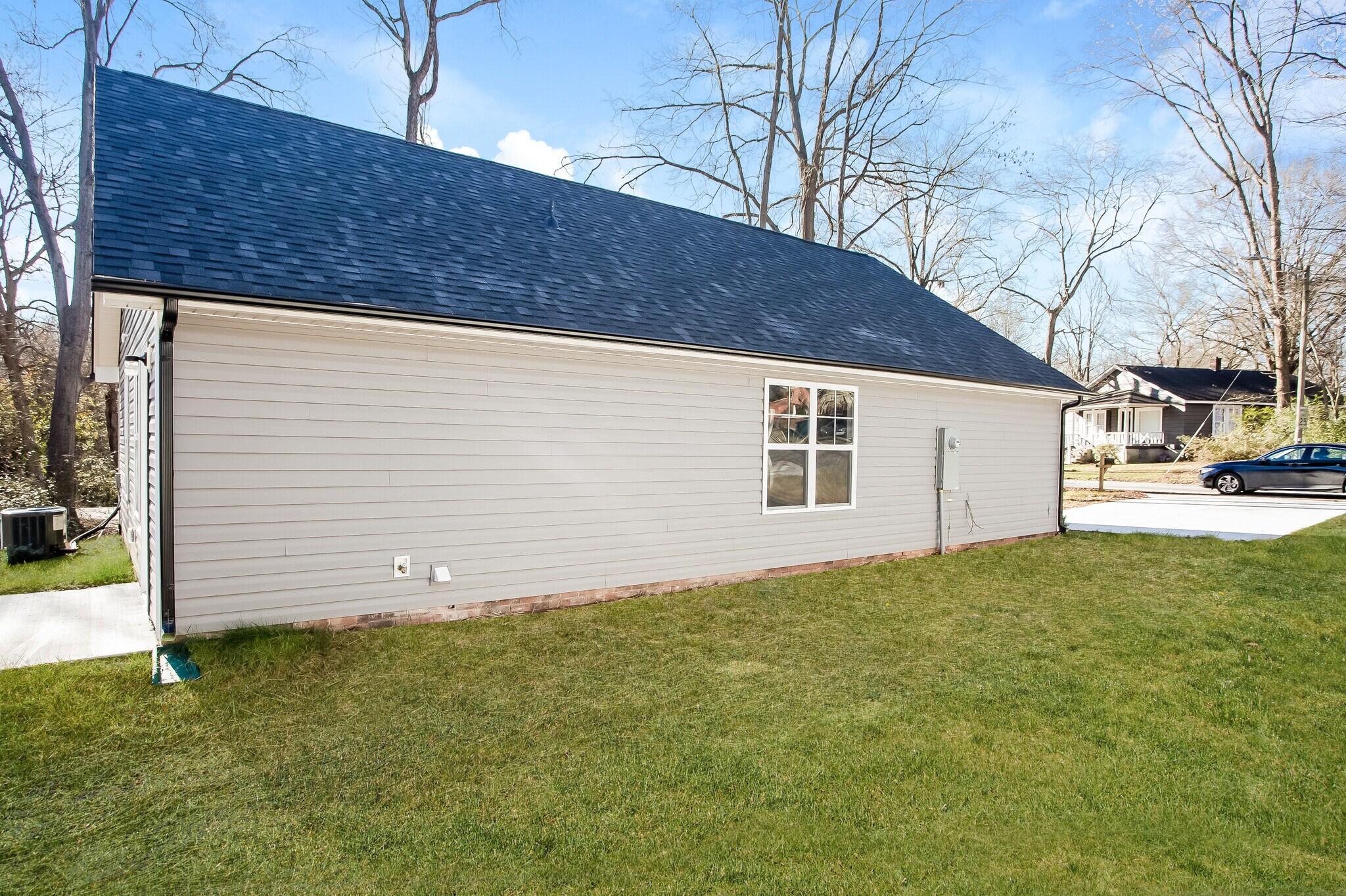 Building Photo - 1222 Kenly St