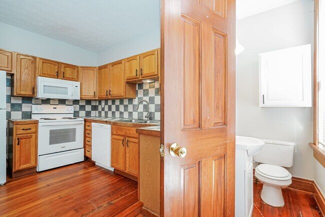 Building Photo - E. Main/802-804 - 804