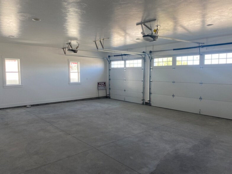 Building Photo - 405 Glade Lp