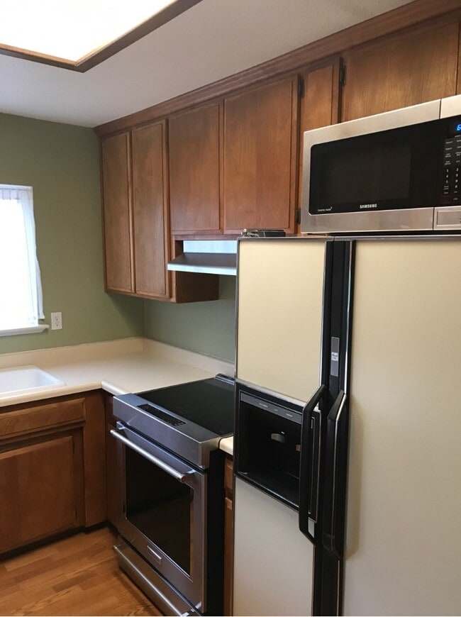Building Photo - 3 Bedroom 1.25 bath Davis duplex in West D...