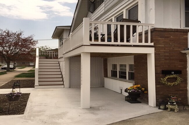 Building Photo - 108 N Harvard Ave