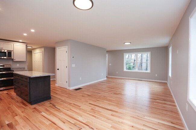 Building Photo - 231 Putnam Hill Rd