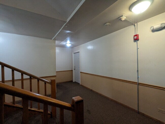 Building Photo - 736 W Dempster St