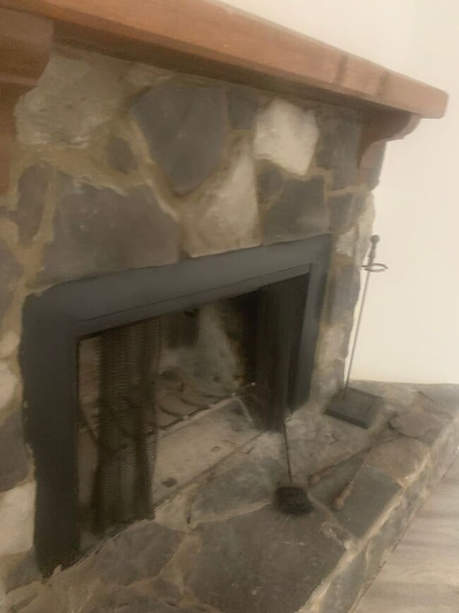 Building Photo - 4804  EM#16