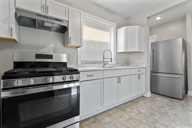 Building Photo - 7819 S Cornell Ave