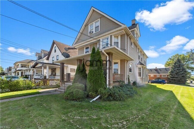 Building Photo - 1548 Alameda-Upper