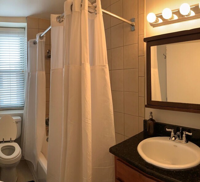 Building Photo - Condo For Rent - Art Museum/Fairmount
