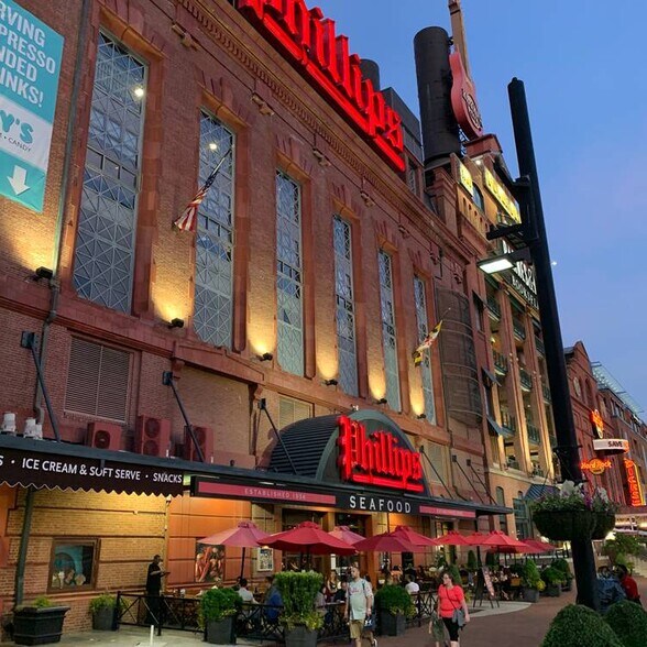 Nearby Restaurants - 414 Water St