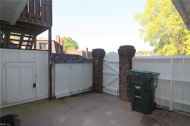 Building Photo - 1761 Ocean Bay Dr