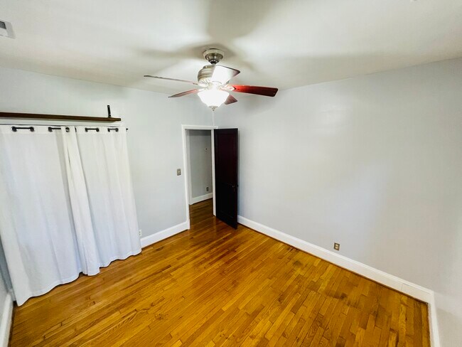 Building Photo - 3014 Grayland Ave