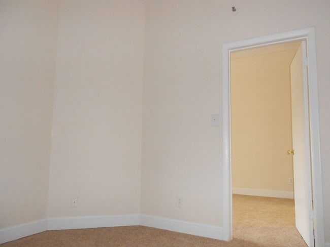 Building Photo - 1 Bedroom Apartment in Downtown Athens - S...