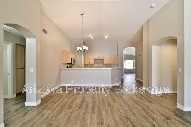 Building Photo - 451 E Appaloosa Rd