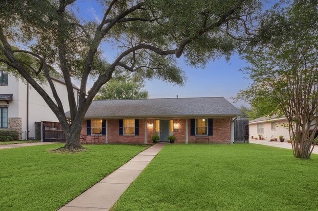 Building Photo - 10826 Lasso Ln