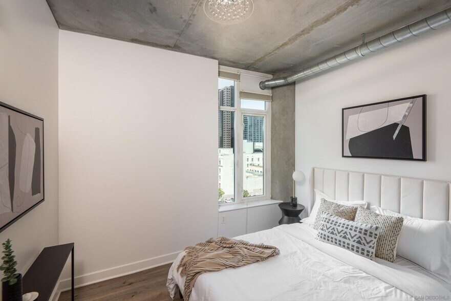 Building Photo - 1080 Park Blvd