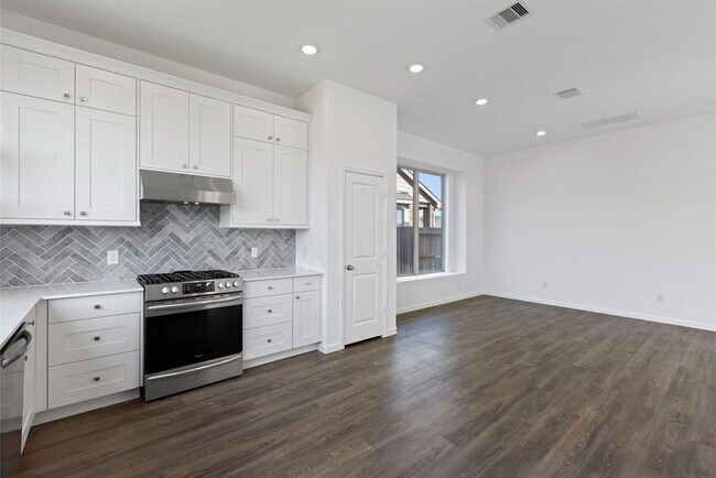 Building Photo - 4914 Chester Lk Ln