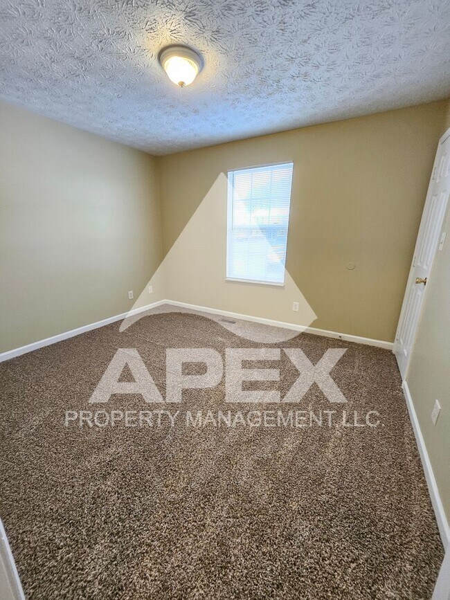 Building Photo - MOVE-IN SPECIAL,NO RENT TIL JUNE 1ST! - Nice 2 Bd | 1.5 Ba Townhouse in West Knox Condo Community!