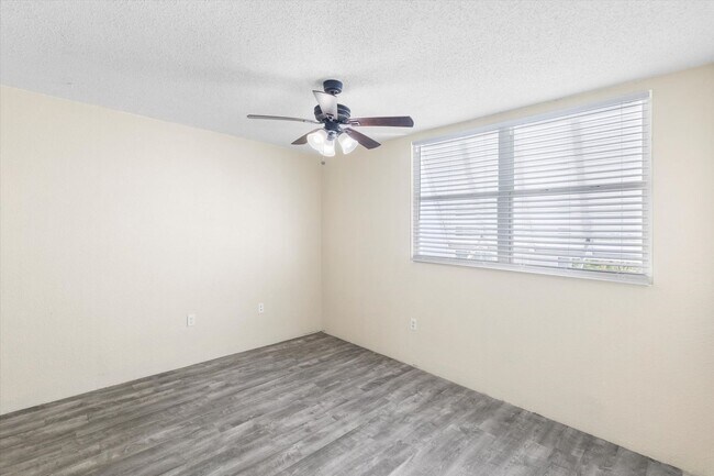 Building Photo - 2 Bedroom 2 Bathroom in the Salt Ponds Con...