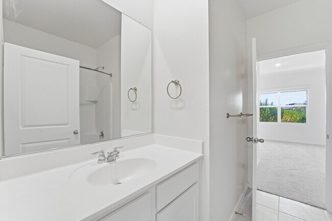 Building Photo - Modern Litchfield Park Home | 4 Bed, RV Gate + Open Kitchen