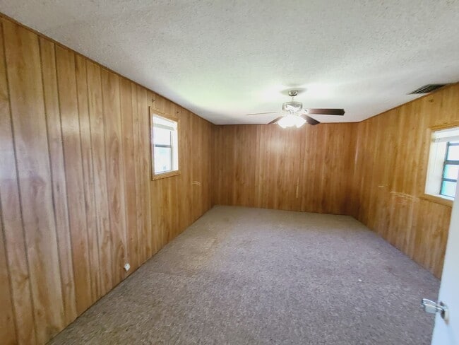 Building Photo - Charming Four Bedroom One Bathroom House p...