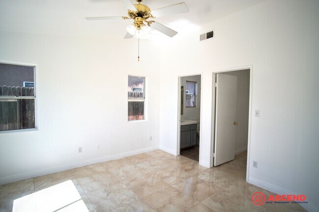 Building Photo - Darling Home in SW!